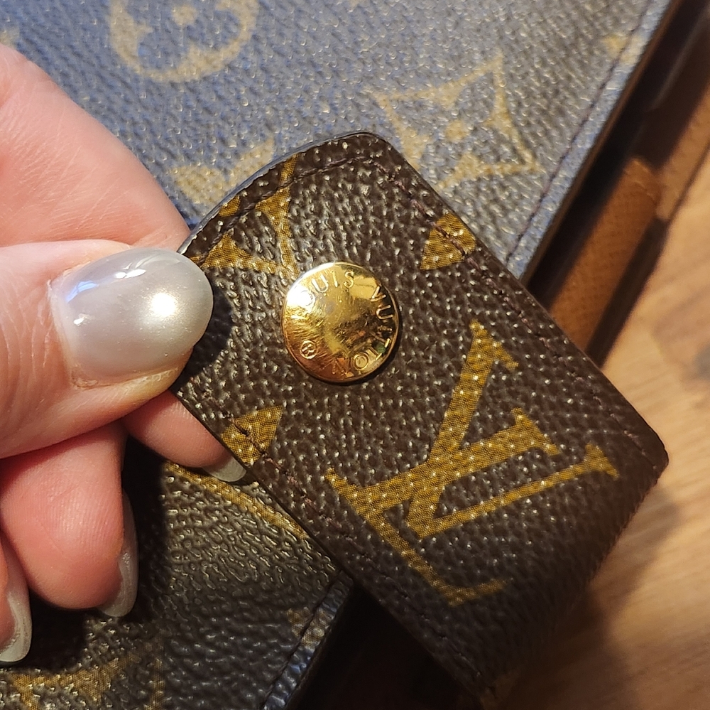 Louis Vuitton GM Monogram Ring Agenda - Picture 9 of 16